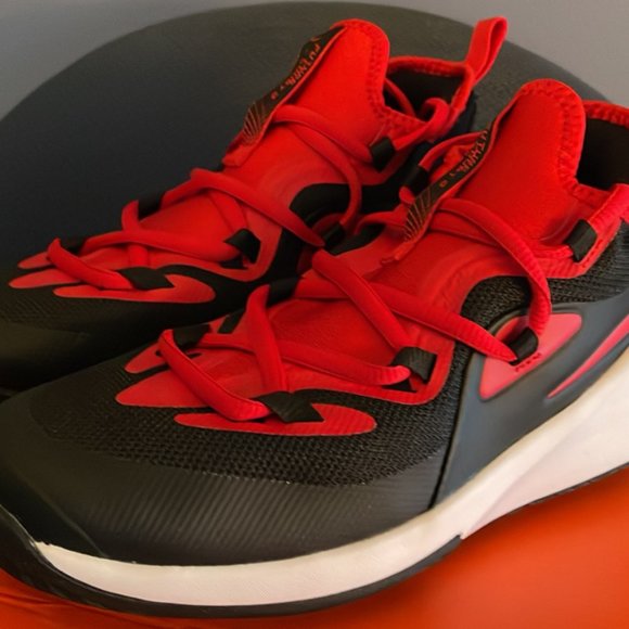 NIKE FUTURE COURT 2 (GS) 4y - Picture 1 of 7